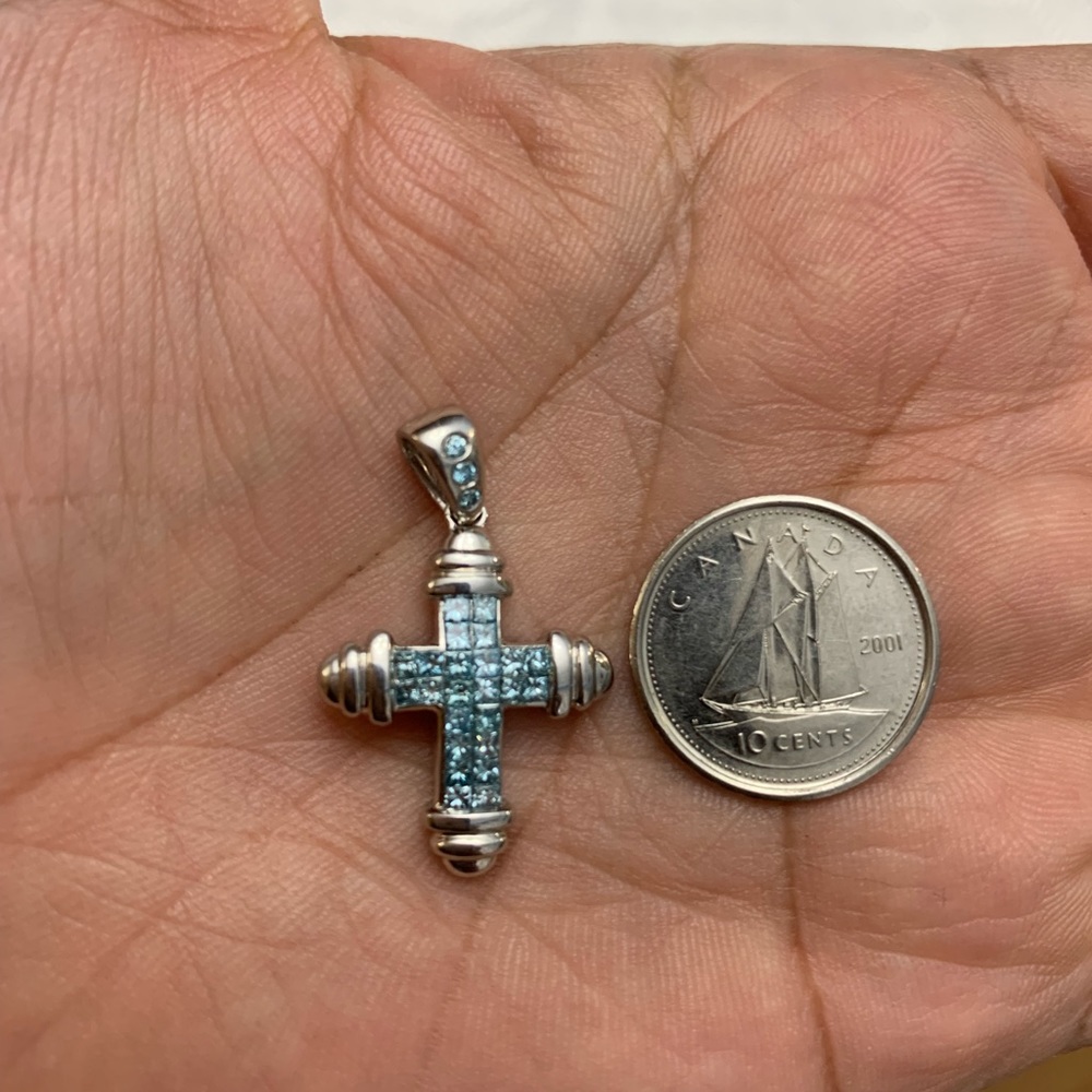 18k white gold cross pendant